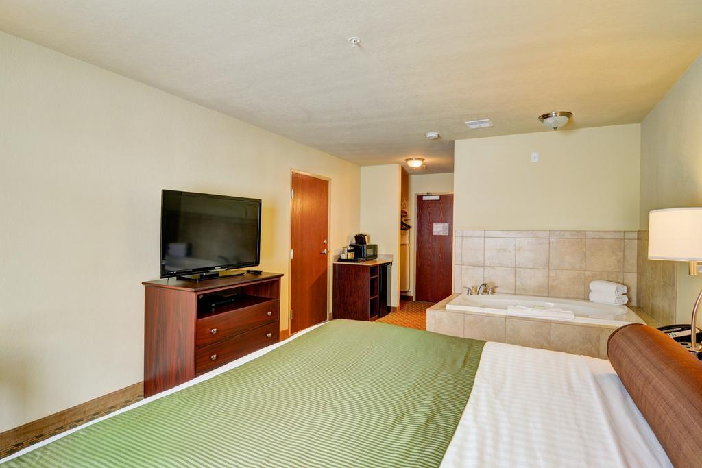 Cobblestone Hotel & Suites - Punxsutawney Esterno foto