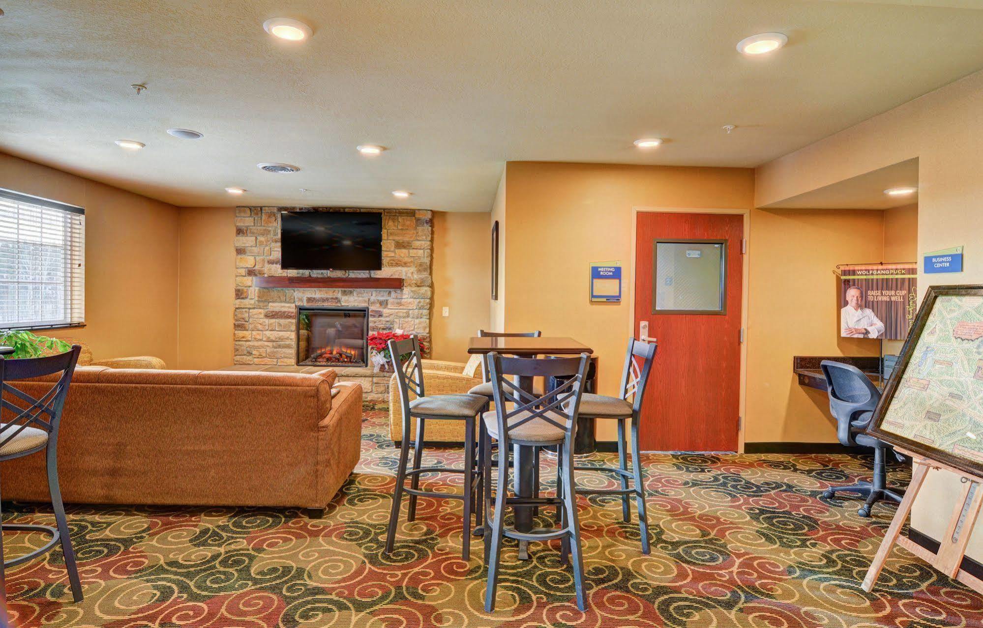 Cobblestone Hotel & Suites - Punxsutawney Esterno foto