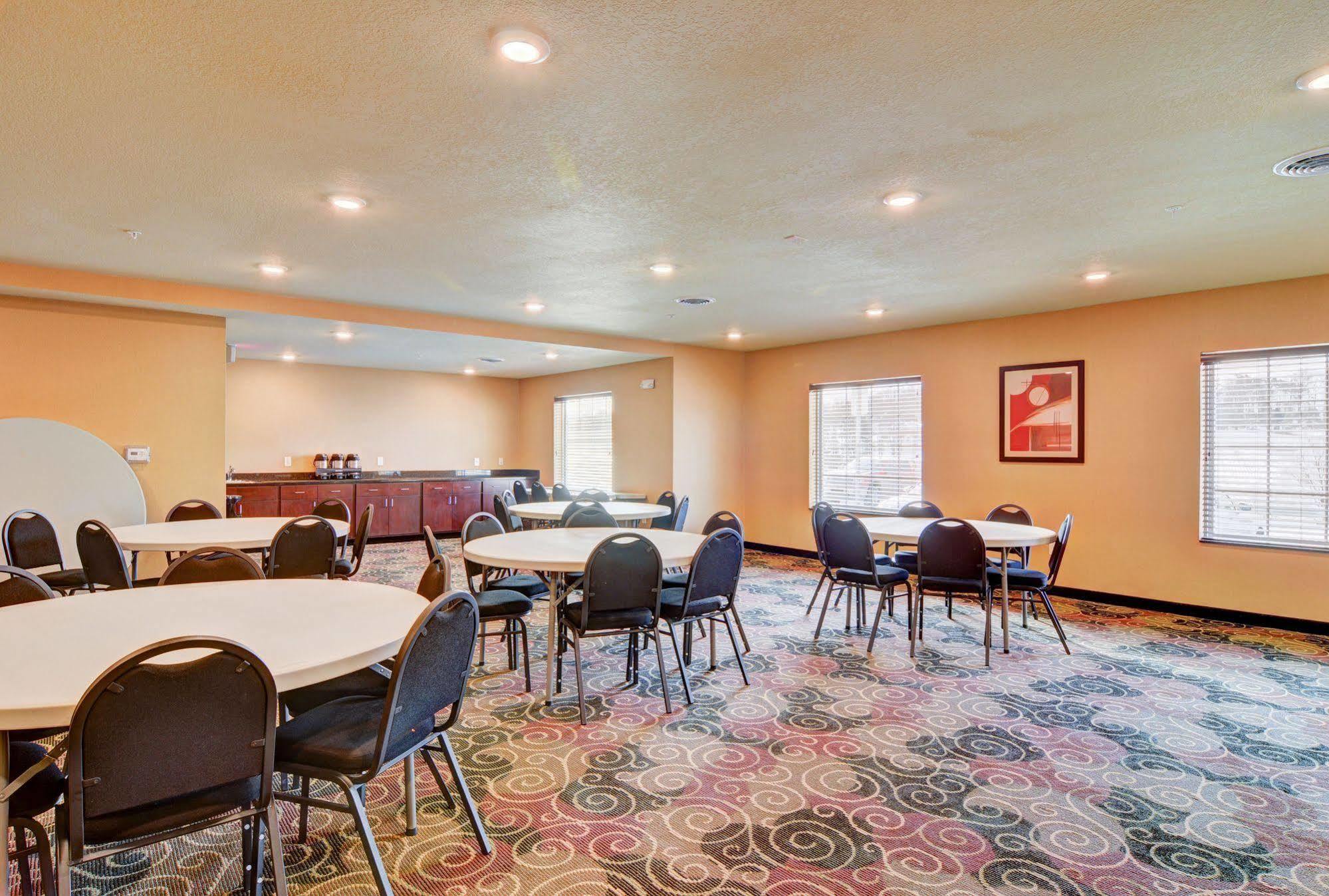 Cobblestone Hotel & Suites - Punxsutawney Esterno foto